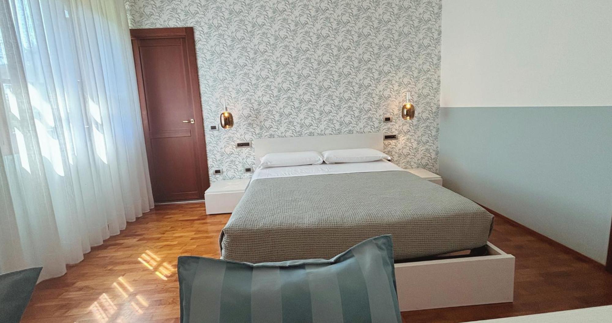 Casa Ceruti Panzió Villa Guardia Kültér fotó